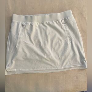 T by Talbots White Cotton Skort with Zipper Pockets.